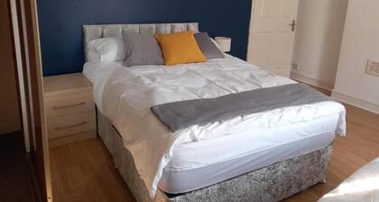 Manchester-2bedroom-1bathroom-wifi (108947701)