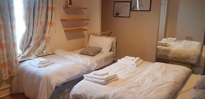 2 bedrooms, iron/ironing board, free WiFi, bed sheets - Manchester-2bedroom-1bathroom-wifi (108947701) (Manchester)