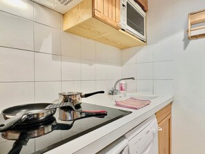 Frigorífic, microones, forn i placa de cuina