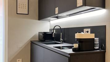Micro-ondes, plaque de cuisson, cafetière/bouilloire