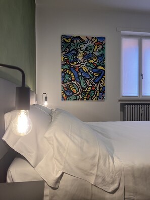 2 bedrooms, desk, travel crib, free WiFi