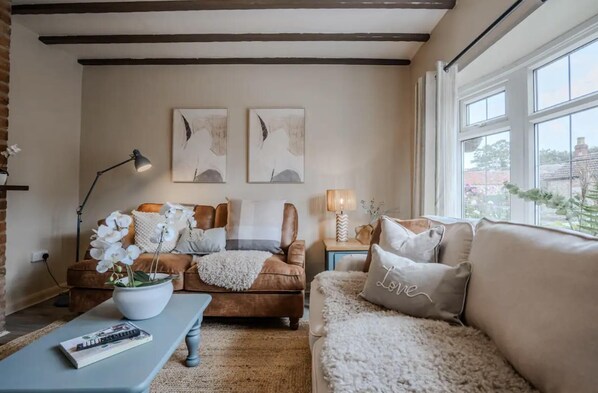 Cottage | Living area