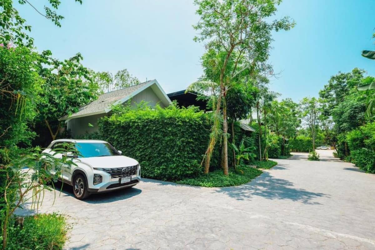 عناصر مجانية داخل الميني بار ومكتب وواي فاي مجانًا وملاءات أسرّة