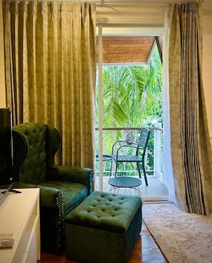 Phòng Deluxe | 1 phòng ngủ, minibar với thức uống miễn phí, bàn