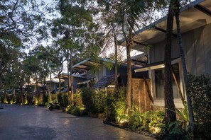 40-inch LED TV with cable channels - IP Plus Pool Villa Pattaya (Pattaya)