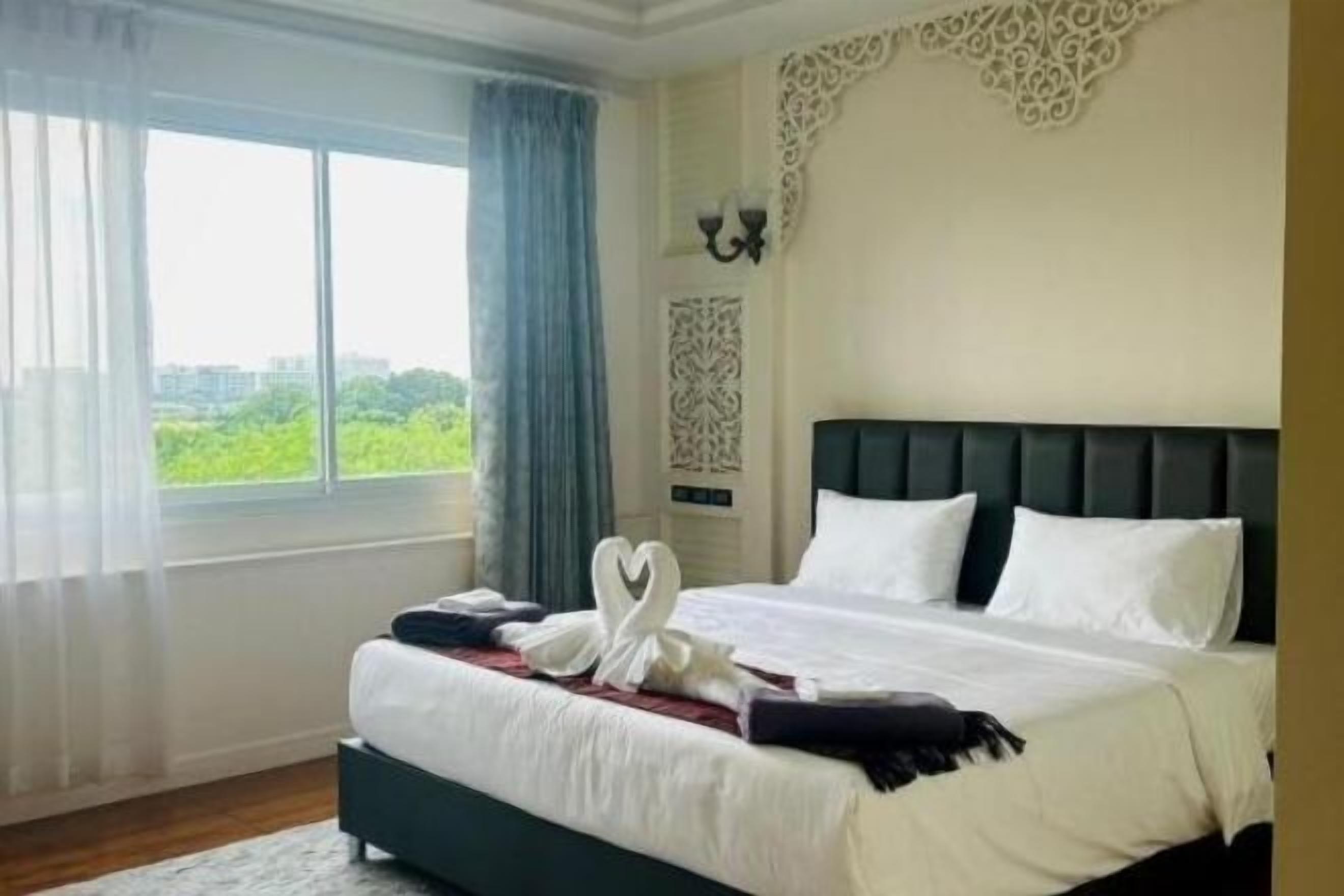 Kostenlose Minibar, Schreibtisch, kostenloses WLAN, Bettwäsche