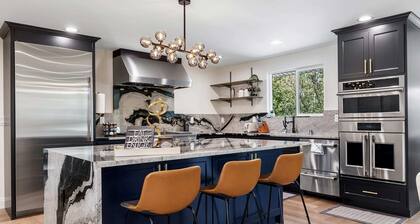 Modern Mountain View Getaway w| Huge Outdoor Space