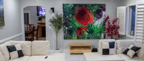 Televisión, chimenea, videojuegos y futbolito