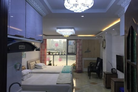 Room. Kaixuan Shidai Family Apartment