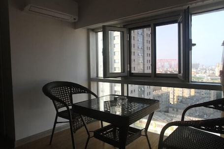 Room. Kaixuan Shidai Family Apartment