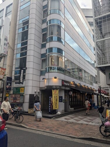 5 mins walk Hiroo Station, 10 mins walk Ebisu, shibuya 13 mins by train