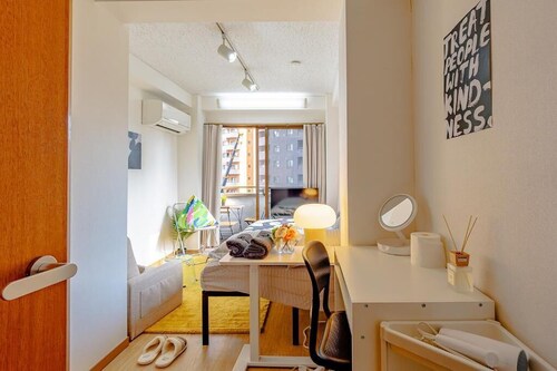 5 mins walk Hiroo Station, 10 mins walk Ebisu, shibuya 13 mins by train