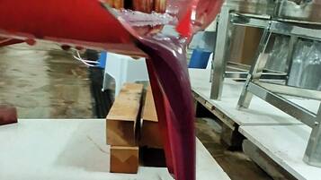 Huisje | Badkamer | Een douche, gratis toiletartikelen, een haardroger, handdoeken