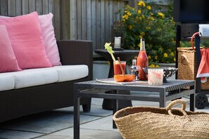 Property grounds - Meadow Drive, spacious and modern family home (Bembridge)