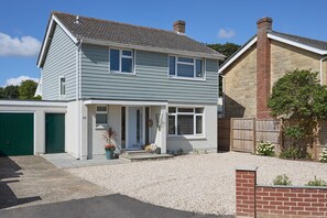 Exterior - Meadow Drive, spacious and modern family home (Bembridge)