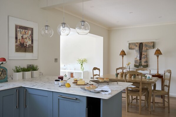Dining - Meadow Drive, spacious and modern family home (Bembridge)