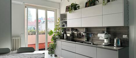 Four Ă micro-ondes, un four, surface de cuisson, lave-vaisselle