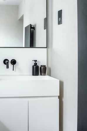 環保梳洗用品、風筒、提供毛巾、番梘