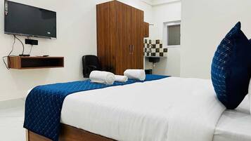 Ruang kerja ramah laptop, setrika/meja setrika, dan Wi-Fi gratis