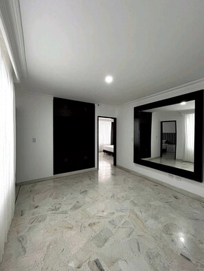 5 soverom, strykejern/-brett, wi-fi og sengetøy