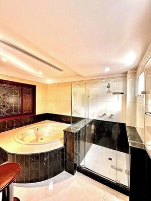 Dusj, boblebad, hårføner og håndklær