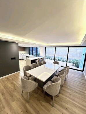 Dining - Casa Brisbane (Cali)