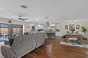 テレビ、書斎 / ワークスペース