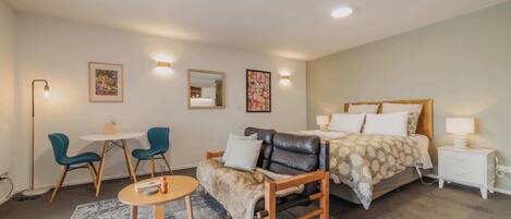 1 habitación, tabla de planchar con plancha, wifi y ropa de cama