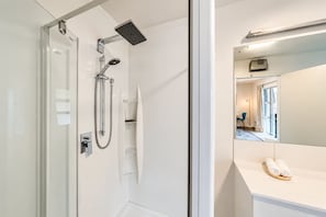 Bathroom - Starry Slumber in Lake Tekapo | Views & Parking (Lake Tekapo)
