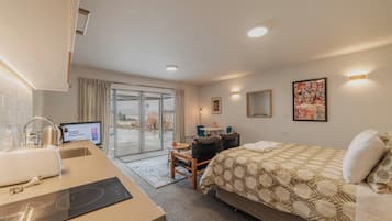 1 slaapkamer, een strijkplank/strijkijzer, wifi, beddengoed