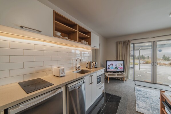 Mikrowelle, Herdplatte, Geschirrspüler