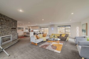 TV, fireplace, table football - Ohana Hillside Haven - Serene Getaway (Lake Tekapo)