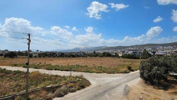 إطلالة على المدينة من المنشأة