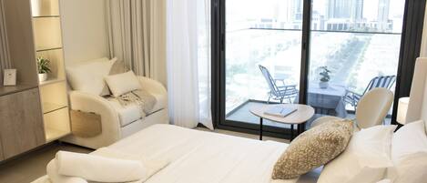 1 dormitori, planxa i posts de planxar, wifi i roba de llit