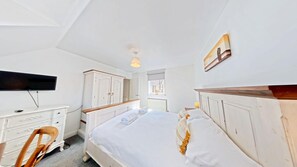 3 bedrooms, iron/ironing board, free WiFi, bed sheets - Stunning Coastal Cottage - Sleeping 6 in 3 Bedrooms - Pool and Beach Access Included. (Filey)