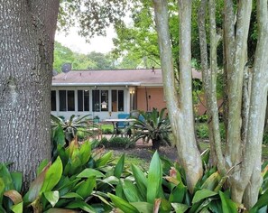 Exterior - The Garden Retreat~Pet Paradise in Charming Ocean Springs, MS. Premier Hostess

 (Ocean Springs)