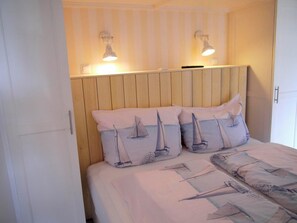 1 Schlafzimmer, Reisekinderbett, kostenloses WLAN, Bettwäsche