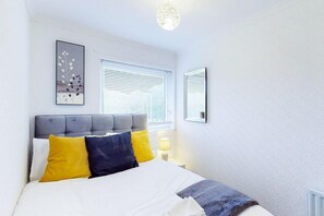 House | 3 bedrooms, desk, free WiFi, bed sheets - Ranworth House - Holiday Home in Bedford, Sleeps 5 (Bedford)