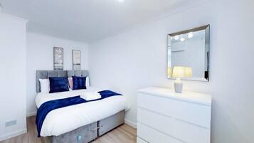 House | 3 bedrooms, desk, free WiFi, bed sheets