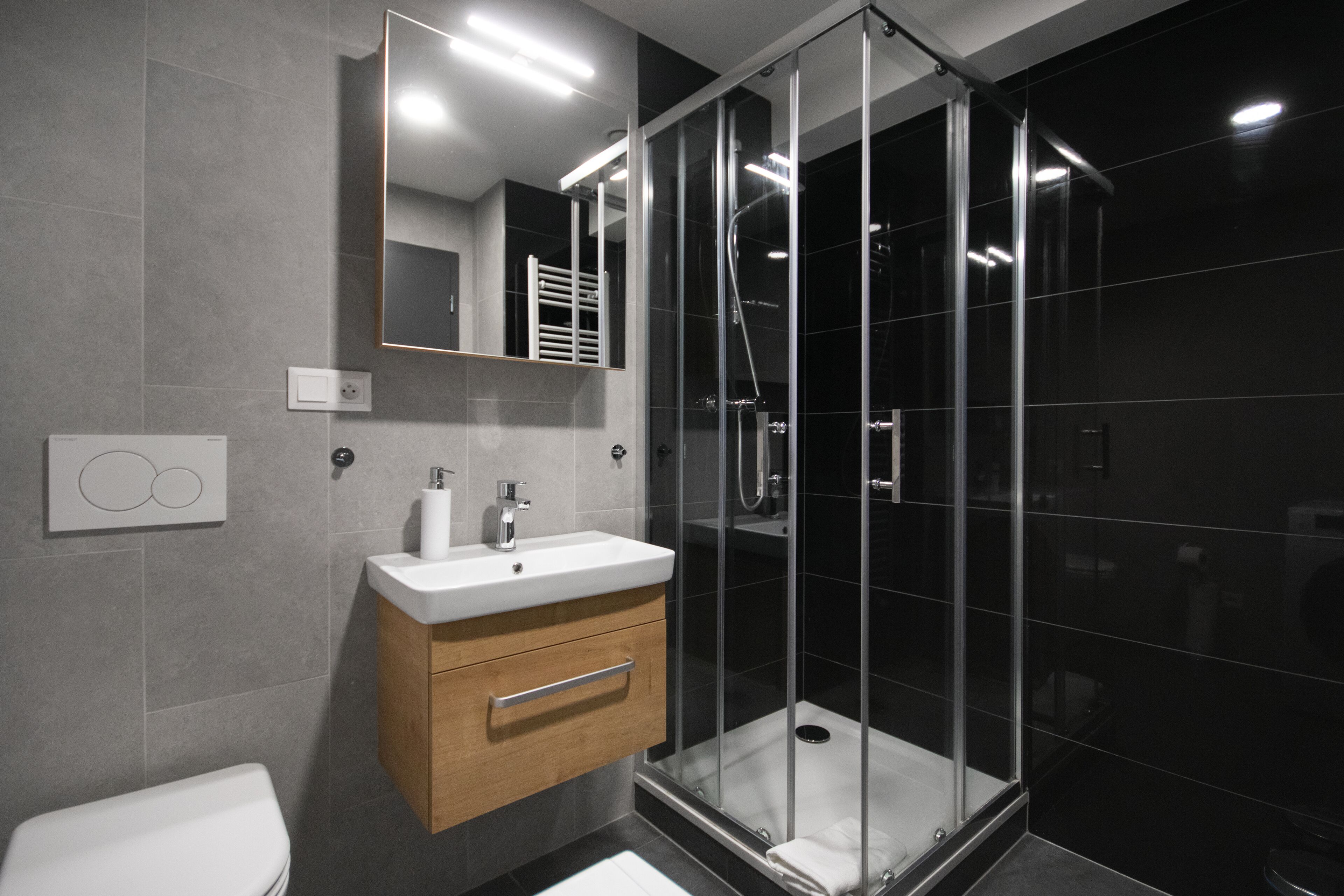 Apartment, 2 Bedrooms, Non Smoking | Bathroom | Shower, hair dryer, soap, shampoo