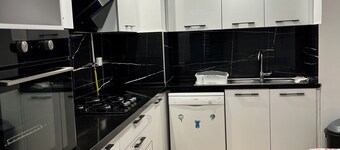 A10 minute airport holiday apartment richly furnished northern suburbs