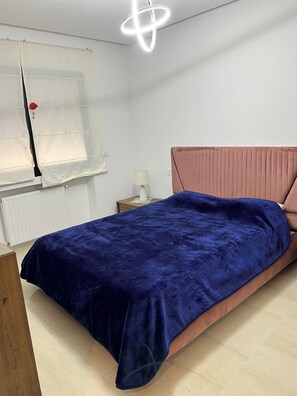 2 chambres, fer et planche à repasser, Wi-Fi, draps fournis