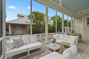 Property grounds - Stunning Renovated Seaside, FL Home + 2 Adult Bikes, Sleeps 8 - Pet Friendly! (Santa Rosa Beach)