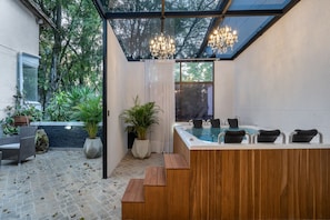 Indoor spa tub