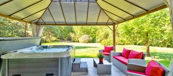 This Is It! Hot Tub, Game Room, Fire pit, Yard, Pond, Dog Friendly