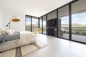 6 bedrooms, iron/ironing board, WiFi - The Carefree Oasis (Scottsdale)