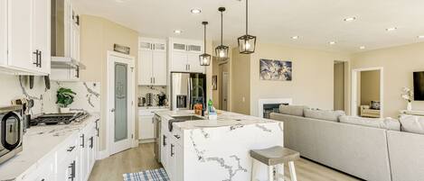 House (5 Bedrooms) | Interior