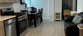  3-bedroom apt .on North Side! Great location between downtown and the airport.