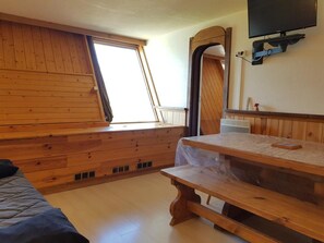 Interior - 50m from ski lifts, 4th floor, view valley/mountain, tv, ski locker, 36m², Les Arcs (Les Arcs)