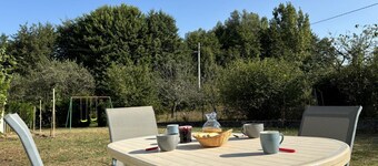 Charming house between canal and Loire with garden near Diou